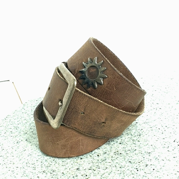 Vermilion Accessories - Vermillion leather belt with silver sun detailing size large
